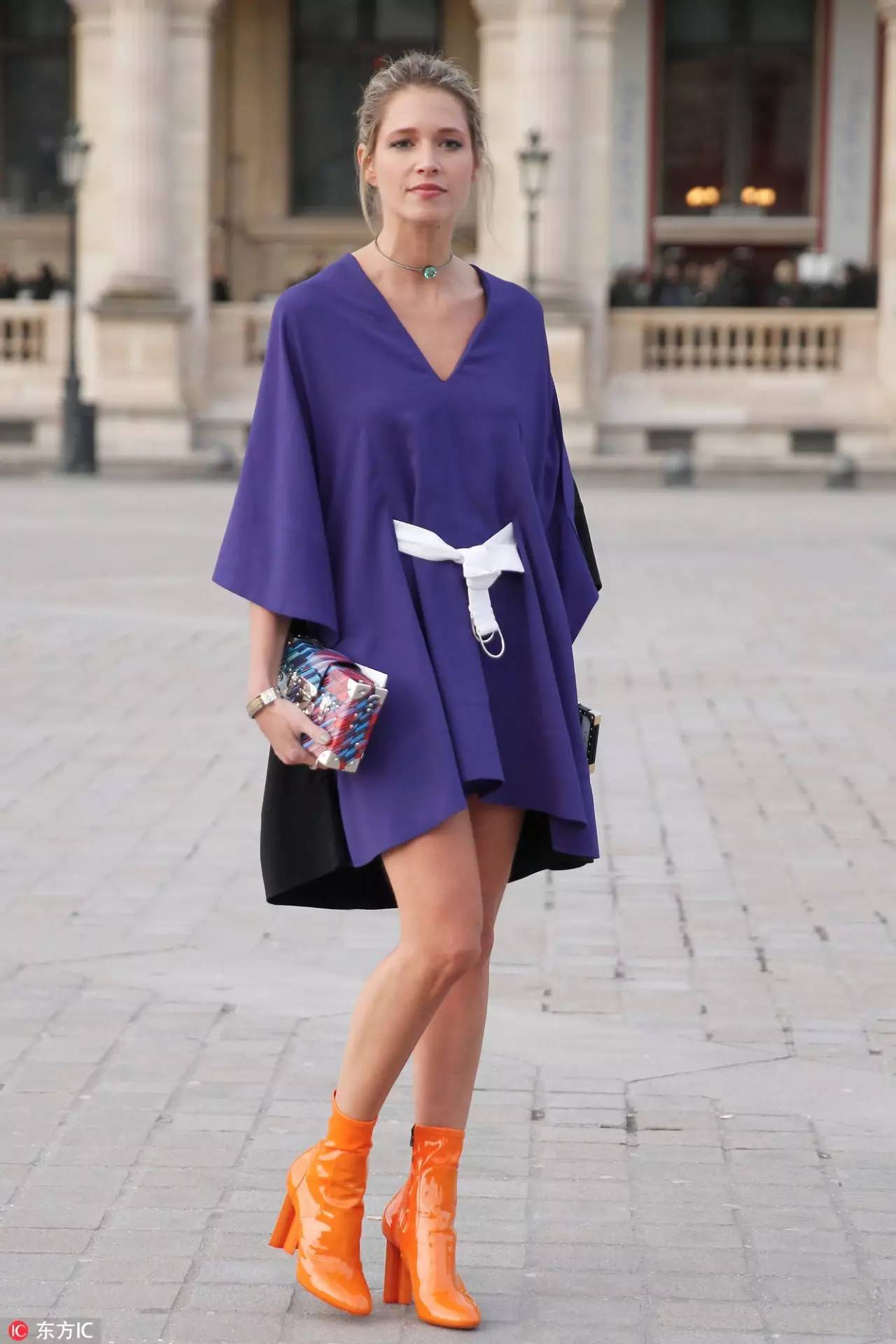 早春上新时髦又洋气的靴子,这个秋天最流行的马丁靴