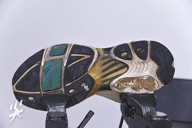 尖货QAVol.02|耐克飞线很快就断了?Boost站旁边呵呵的笑