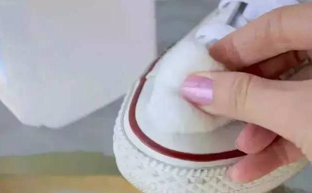 小白鞋的清洁妙招如何清洗小白鞋,小白鞋怎样清洗