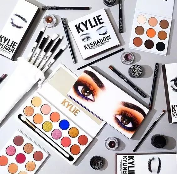 哪款平价眼影盘比较好用,哪些牌子的四色眼影盘好用到哭