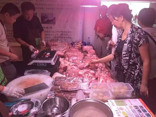 无锡吃货快去！2000多种商品，*疆新**红枣、台湾凤梨酥、阳山糯米饼分分钟抢空……看完只想立刻冲去现场！