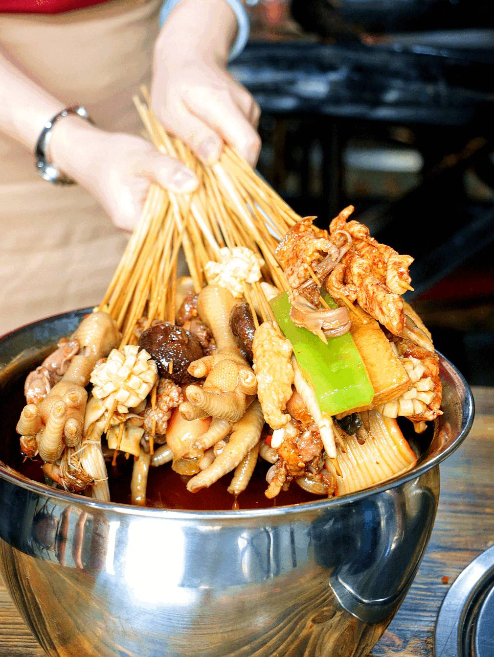 薛之谦出现在串串店,薛之谦的串串店在哪里