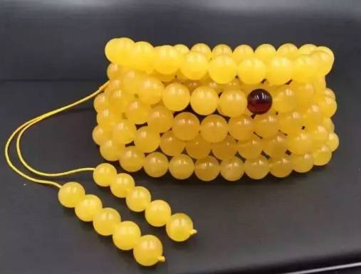 蜜蜡可以存放多长时间,蜜蜡每天要放在清水里保养么