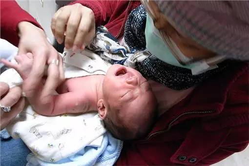 金牌月嫂吐血,怎么当月嫂学母婴护理