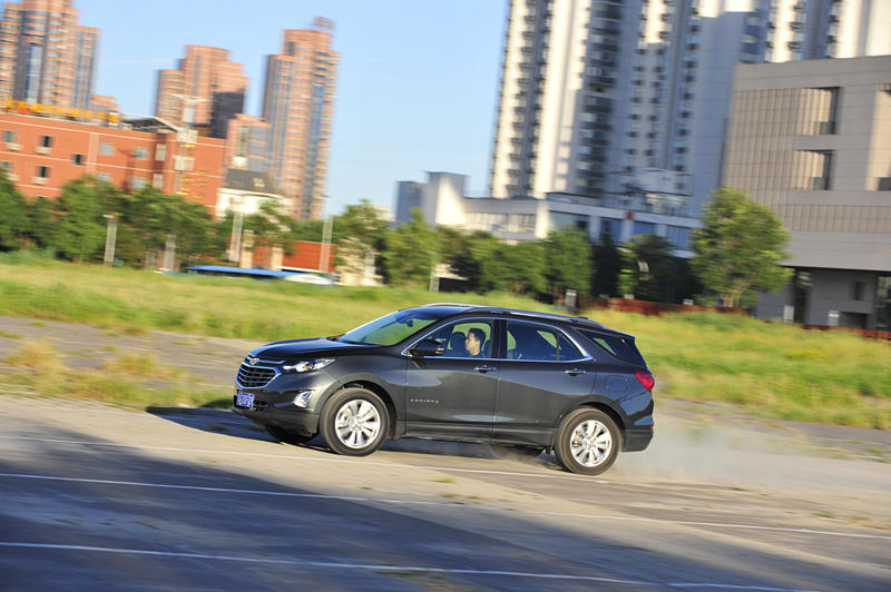 科雷傲和翼虎哪个值得购买,雪佛兰探界者和雷诺科雷傲