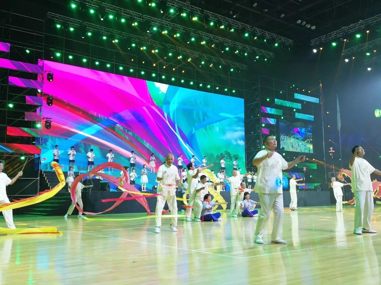 新静安第一届运动会开幕式,静安新体育中心活动看台