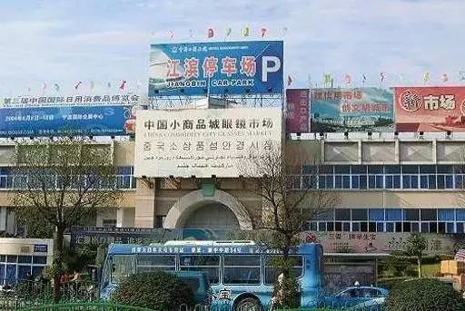 逛小商品市场,参观小商品市场