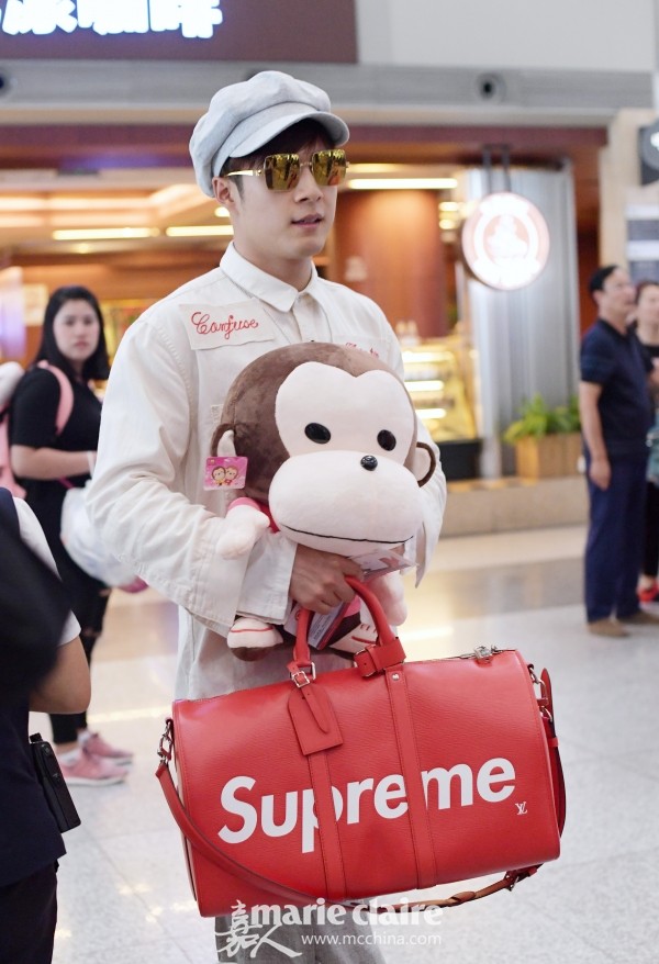 跟着表姐去看秀：时尚联名让人争相收入囊中的真相是？