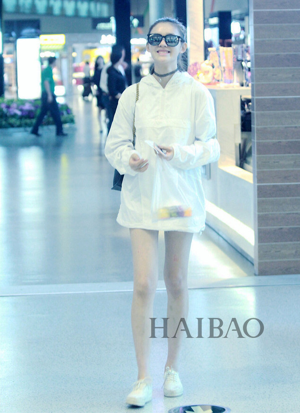 “美人鱼”专属夏日青春气息！「报君潮流眼」之林允：穿上粉红小礼裙，化身灵动潇洒的白日梦女！