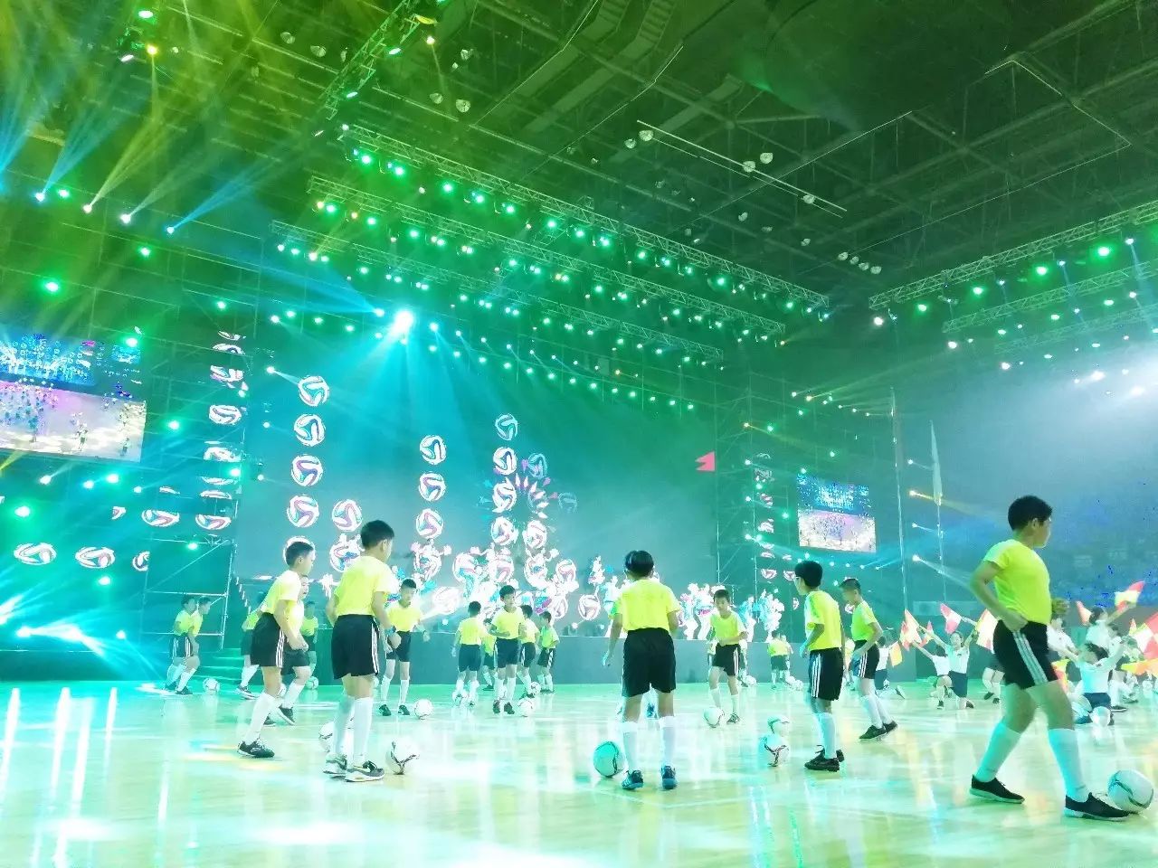 新静安体育中心首秀！直击静安区第一届运动会最燃开幕式（附中心各场馆营业时间及价格）