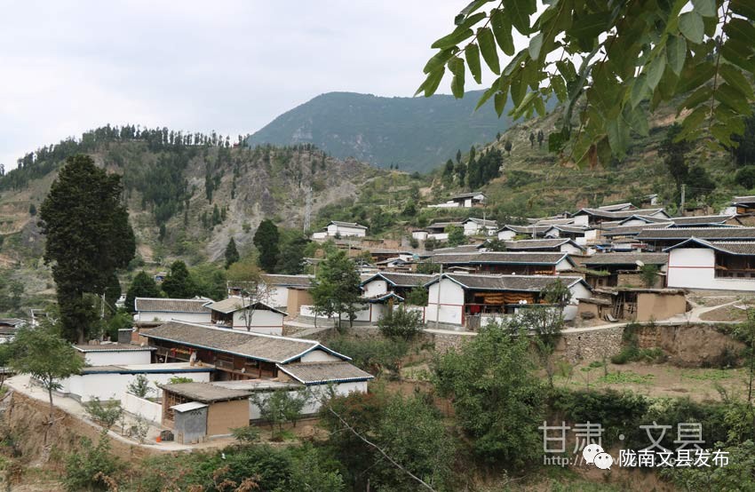 脱贫山村旧貌换新颜,脱贫攻坚展新颜