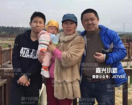 90后3000块钱摆摊创业,20岁小伙摆地摊年入百万