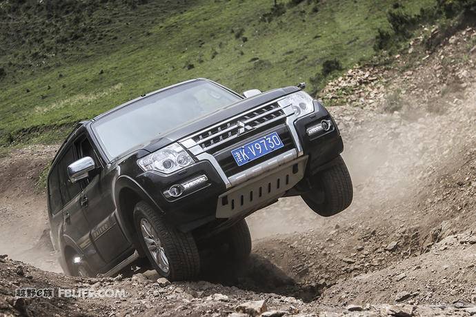 2018款三菱帕杰罗v97试驾,帕杰罗v93v95v97的区别