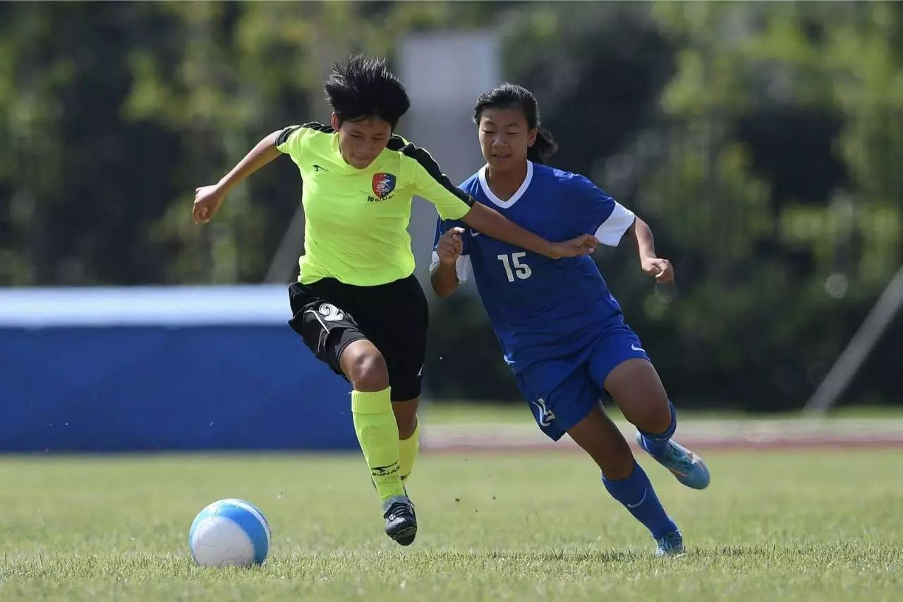 马云对这支女子足球队说：加油踢，争取踢进世界杯！