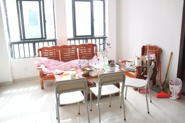 看看别人家的好宿舍，电梯房免费住，衣食住行样样有！