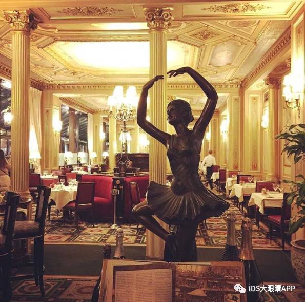 想偶遇赵丽颖吗？在巴黎时装周，她一定会去这十家咖啡馆！