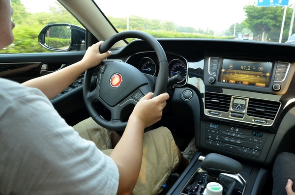 新红旗h7试驾,红旗h71.8t试驾