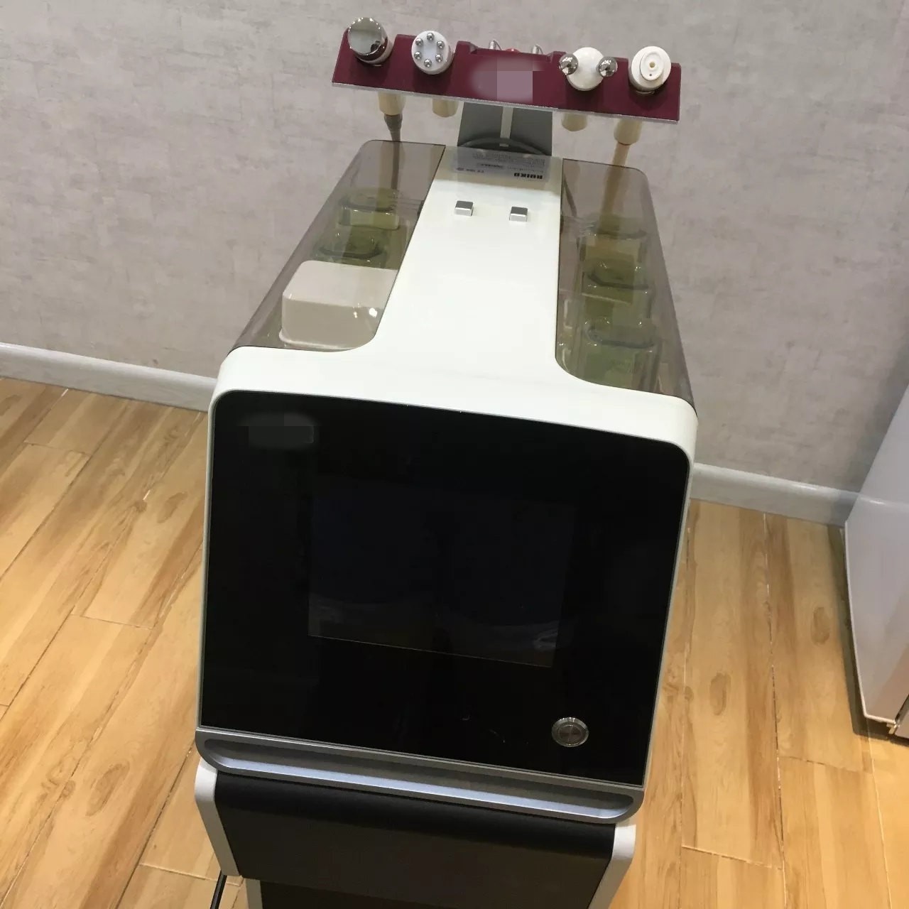 这次探店！我们瞄准了一家能让你少女心炸裂的美甲店