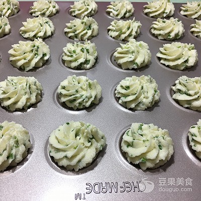 葱香曲奇饼干的做法,葱香曲奇饼干的烤箱做法