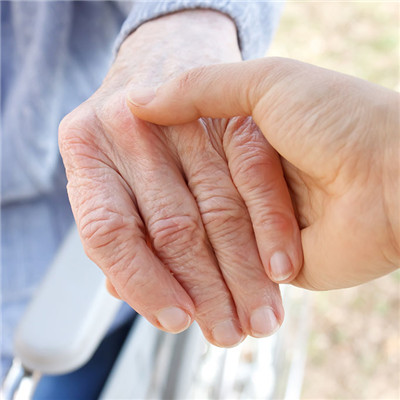 藏红花怎么泡水喝可以治疗痛风,痛风可用藏红花泡脚吗