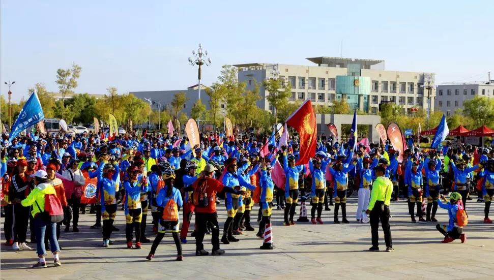 美丽的内蒙古额济纳胡杨林,恋上南山路美图