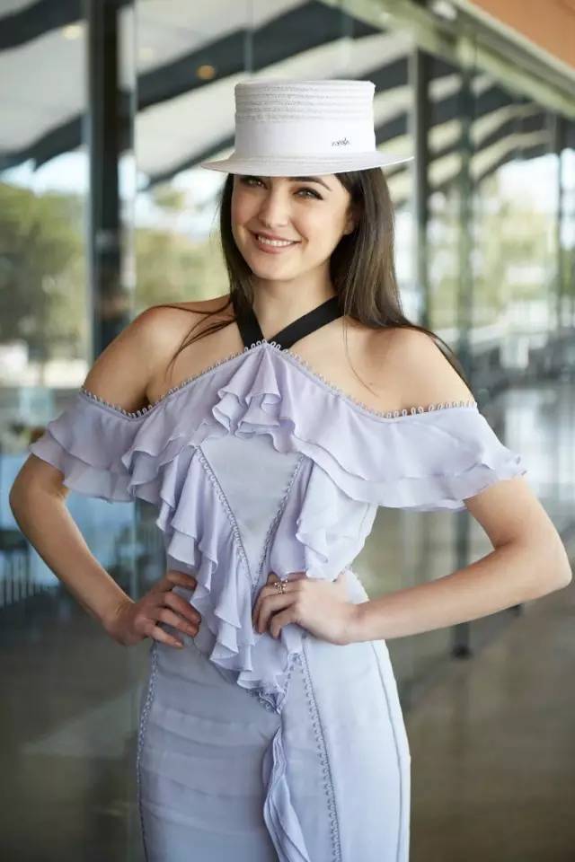 如何摆脱拍照姿势僵硬,僵硬的拍照姿势