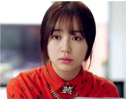 适合脸大脸肉的简单易操作发型,瘦脸额头高发型女2021流行发型