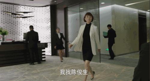 宋茜穿搭有气质西装和裙子是最爱,学宋茜这样穿时髦显气质