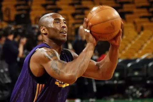 篮球新手投篮教程,新手怎么学投篮姿势