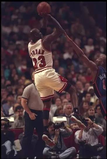 新手怎么学投篮姿势,新手学投篮