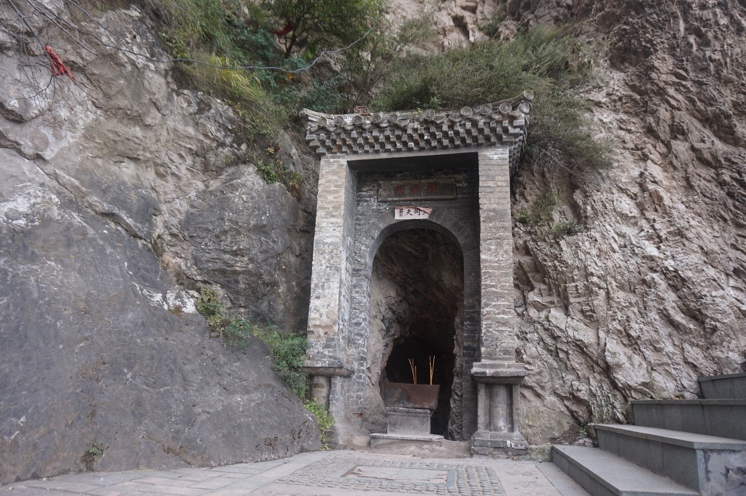 京西第一孤峰,鸡鸣山孤峰独秀