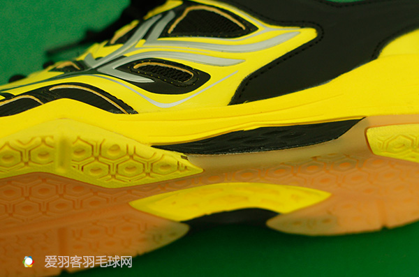迪卡侬bs羽毛球鞋,花钱花在刀刃