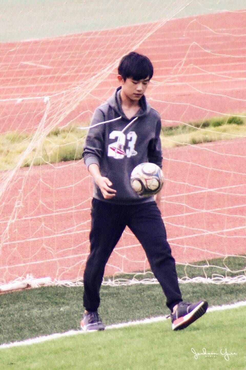 「TFBOYS」「分享」171018足球宝贝上线让我们跟着烊宝运动起来吧