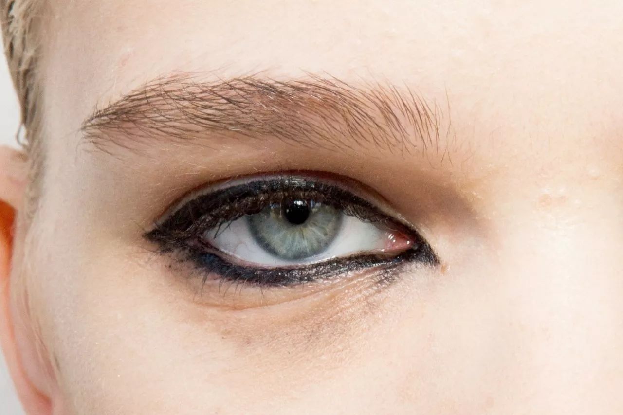 适合亚洲人的八种眼线画法 (眼线怎么画好看又粗又黑)