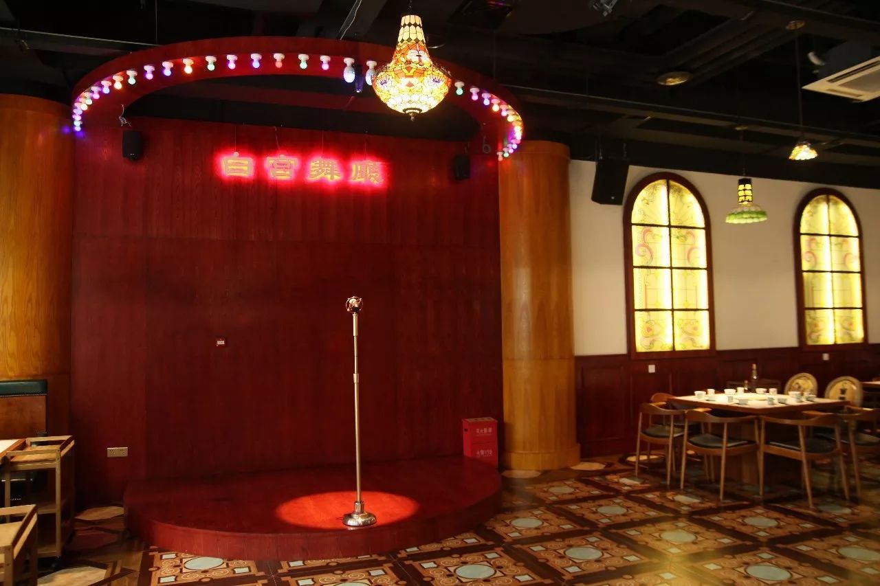 在逐渐降温的日子，你最需要吃一口火锅！重庆这些主题火锅店，你想去哪一家排队？