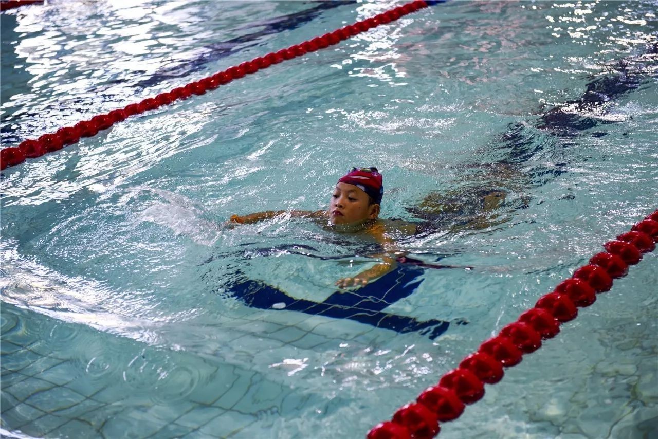 黔南荔波县体育馆开放时间,荔波体育馆可容纳多少人