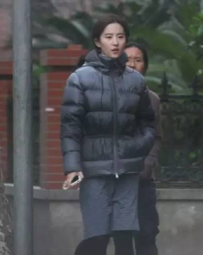 鏄庢槦绌挎惌鏃跺皻楂樼骇鎰熺窘缁掓湇,鏄庢槦绌挎惌缇界粧鏈嶆椂灏氶珮绾ф劅