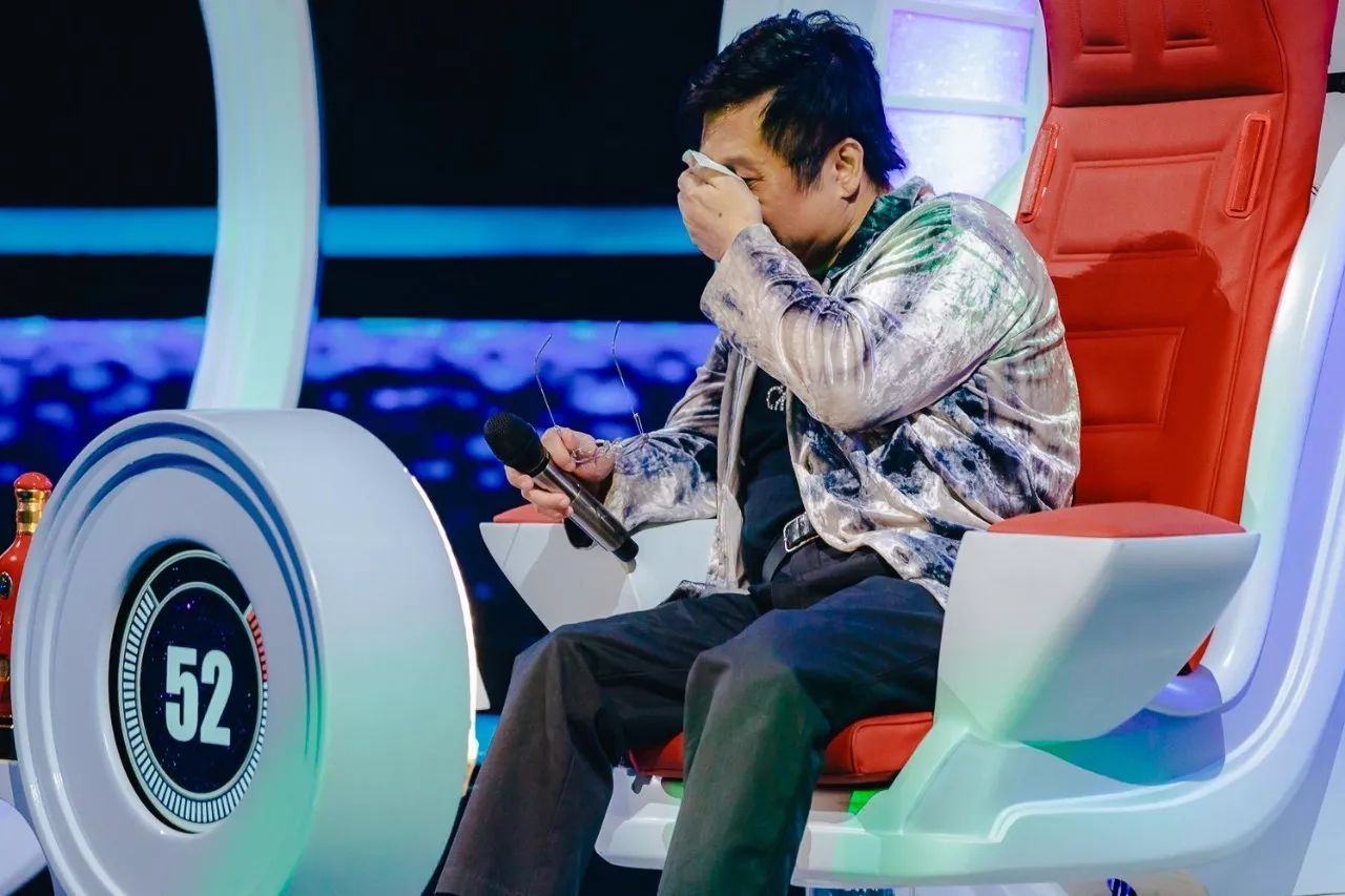 “水手”郑智化泣不成声，“失态”黄小琥上节目认亲