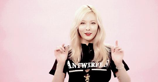 神奇安瓶算是目前最火的网红,珀莱雅保龄球安瓶拔草