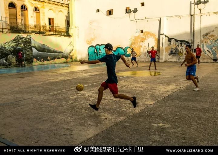 大三元第一个镜头应该入手哪一个,拥有大三元还有必要买镜头吗