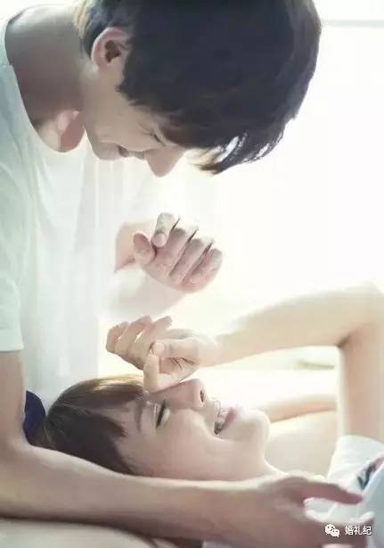 摄影师亲手教新人摆婚纱照造型,6种必拍的婚纱照风格