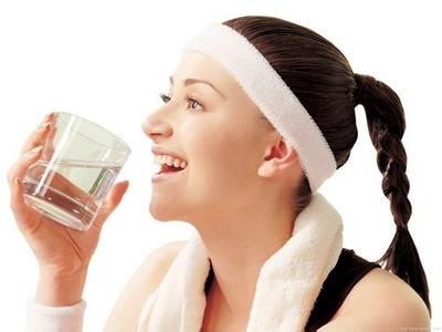 额头大面积爆痘原因如何解决,脸颊下巴额头突然爆痘是什么原因