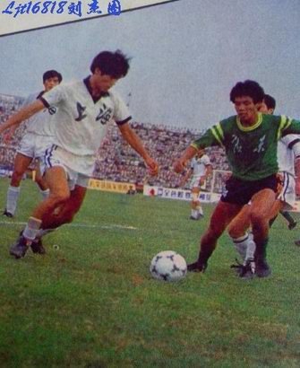 全世界最好的踢足球球员排名,现役踢足球的有哪几人最牛逼