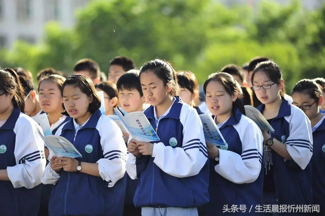 让孩子接受应试教育还是素质教育,让孩子接受最好的教育择校观