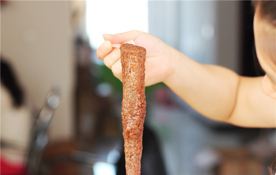 女人别傻傻地浪费钱买面膜了，每天睡前抹点它，肌肤白嫩像18岁