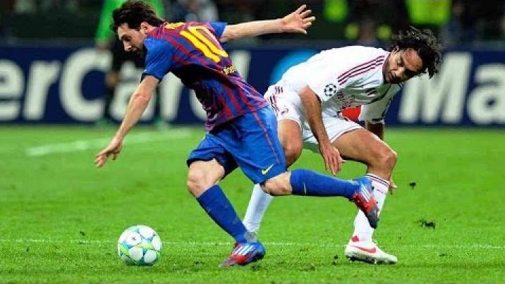 梅西10分钟过内斯塔10次,梅西梅开二度gif