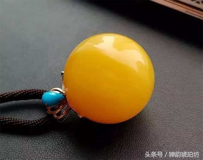 琥珀蜜蜡和鸡油黄蜜蜡有什么区别,鸡油黄玉髓与蜜蜡的区别