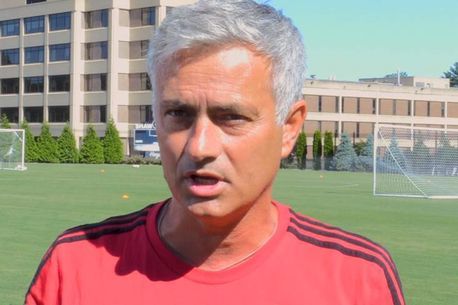 曼城1.6亿镑抬姆巴佩，穆帅怒斥英超全疯仅一队正常！曼联想要这两个位置的引援