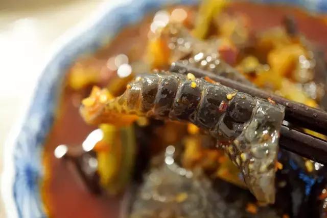 三伏天不吃饭也要买一件棉麻衫,三伏天不开空调吃饭一身汗