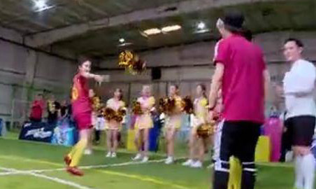 鹿晗热巴乔欣,鹿晗当众给关晓彤秀球技